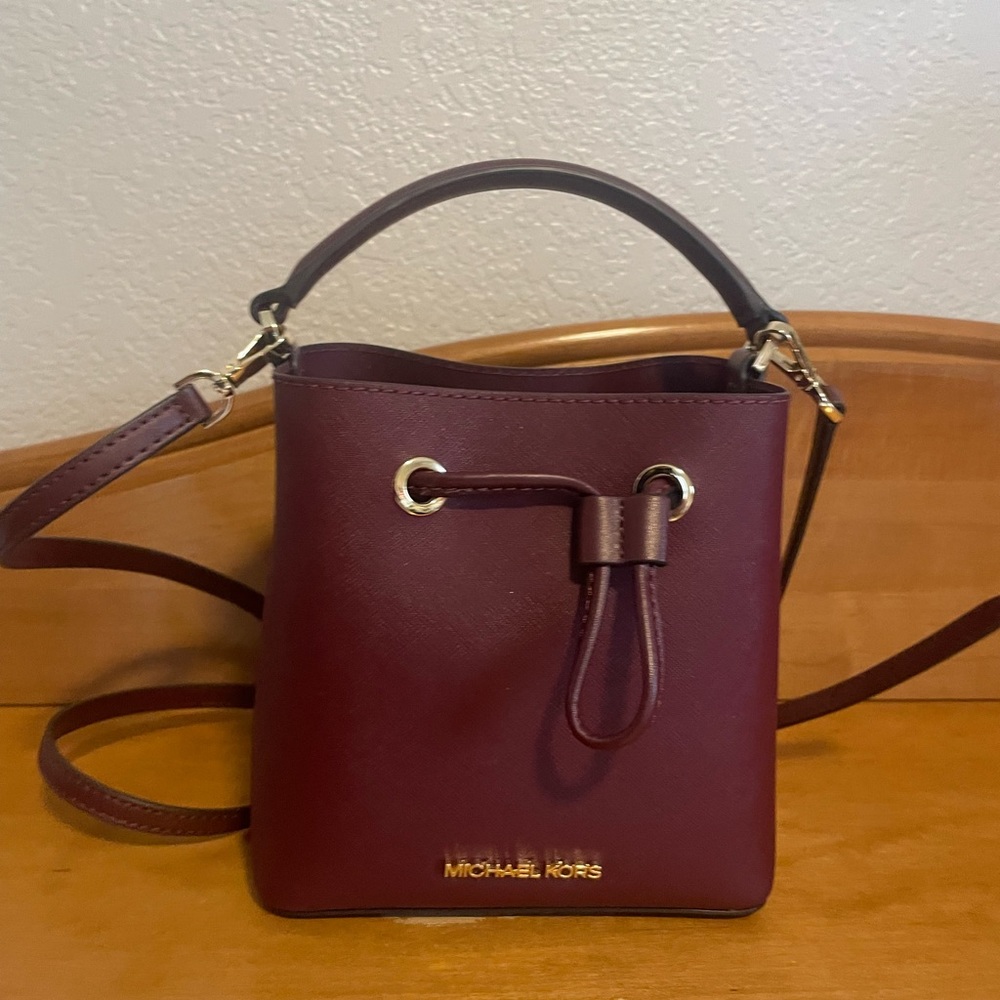 Small Michael Kors.